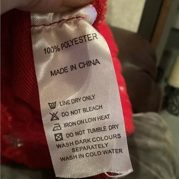 NWOT Pair of Red & Gold Square Holiday Pillow Covers. Size:18x18. - Picture 8 of 8